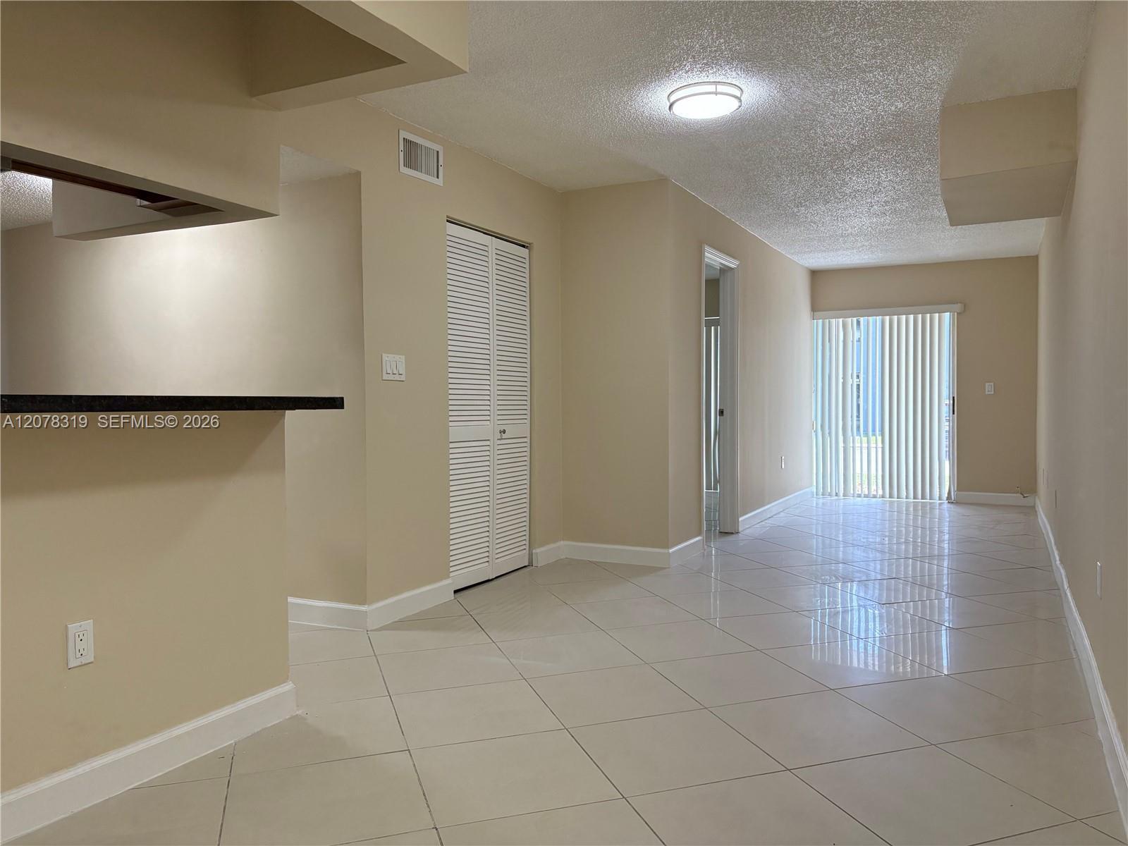 Miami, FL 33172 photo 4