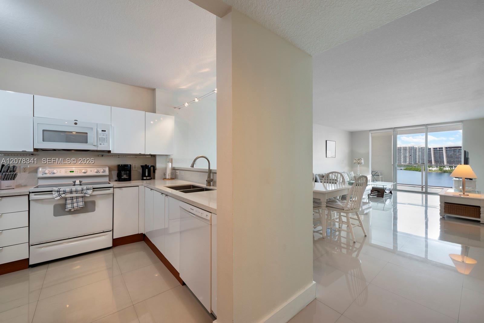 18100 N Bay Rd # 1009, Sunny Isles Beach FL 33160 photo 3
