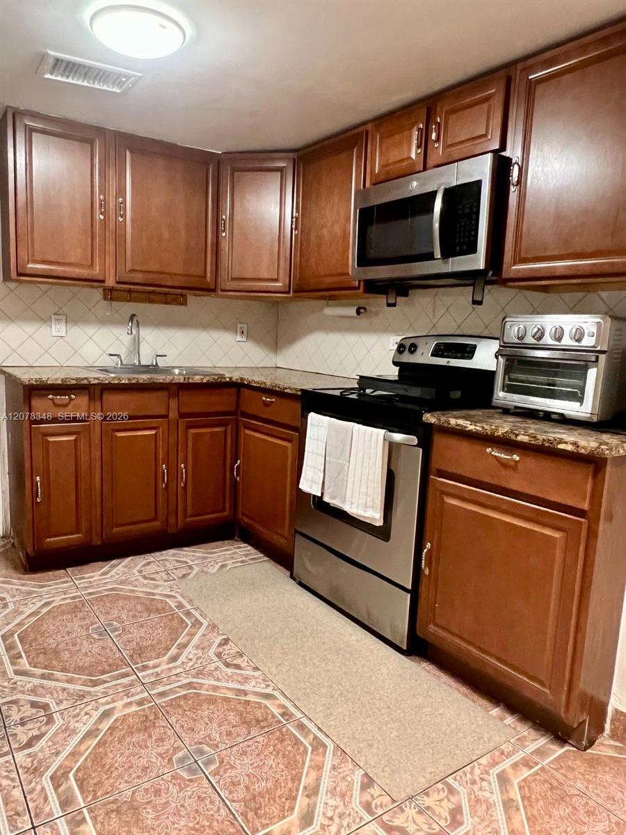 6725 N Miami Ave, Miami FL 33150 photo 3