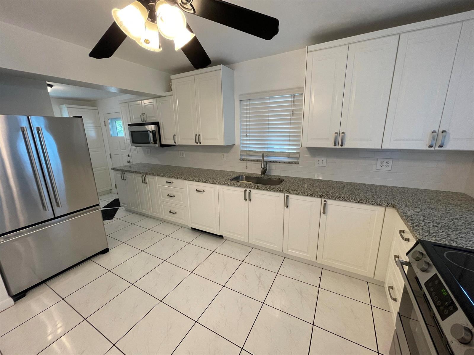 845 NW 10TH Avenue, Dania Beach FL 33004 photo 2