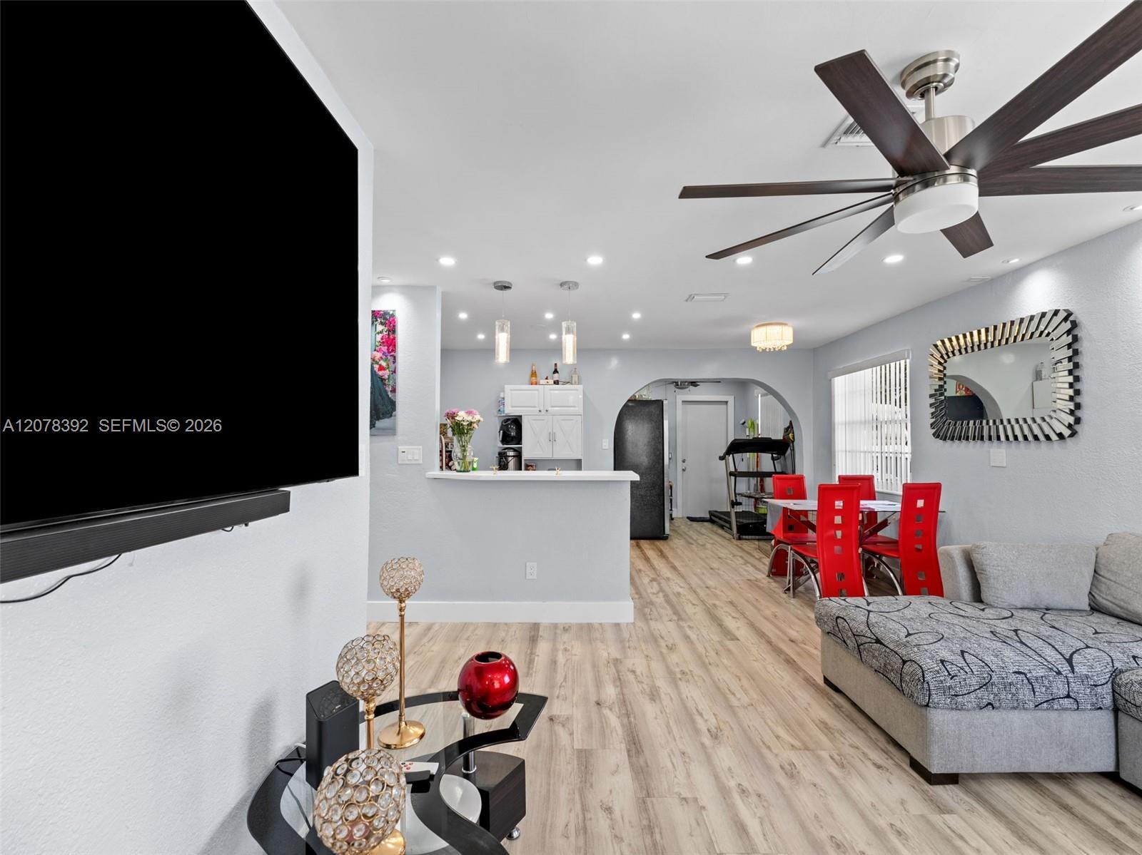 6432 Perry St, Hollywood FL 33024 photo 4