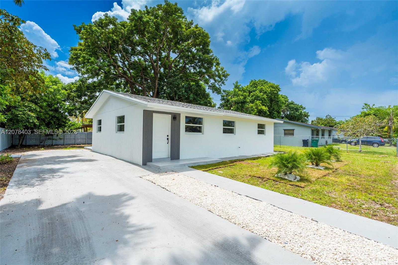 655 SW 6th Ter, Florida City FL 33034 photo 4