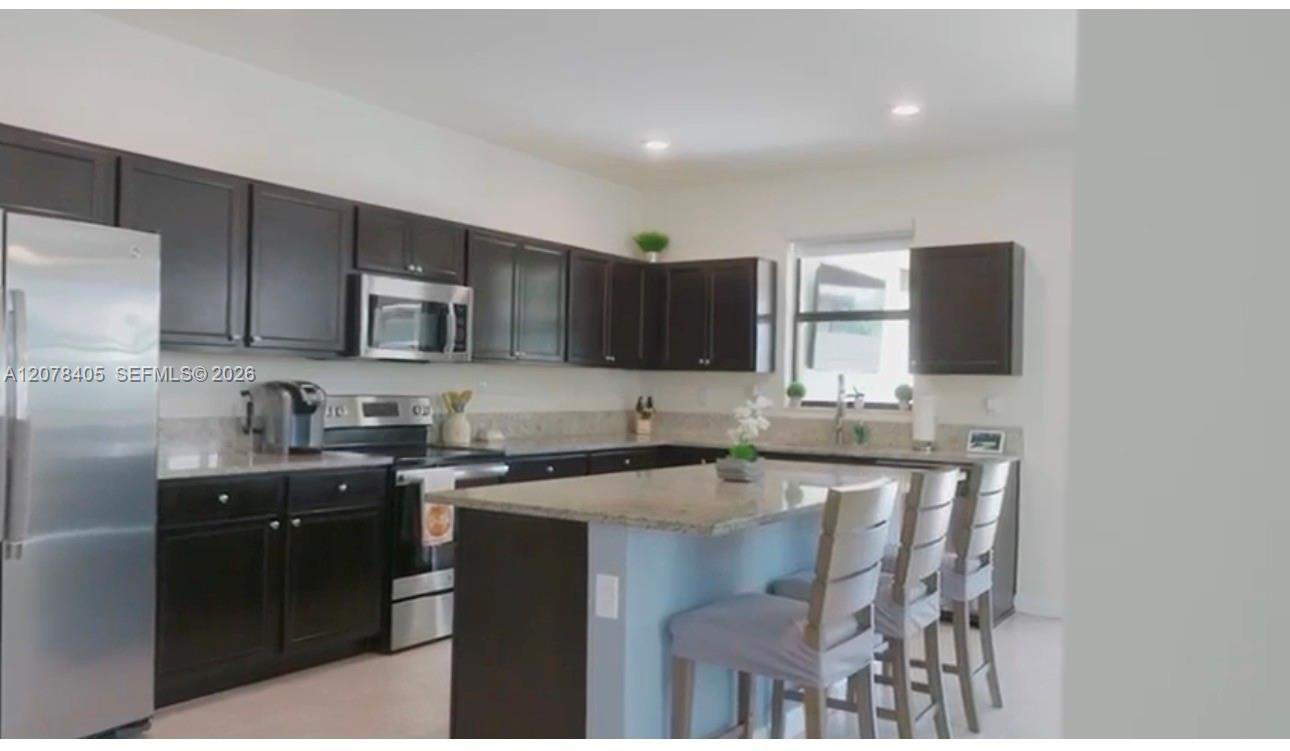 221 SE 35th Ave, Homestead FL 33033 photo 3