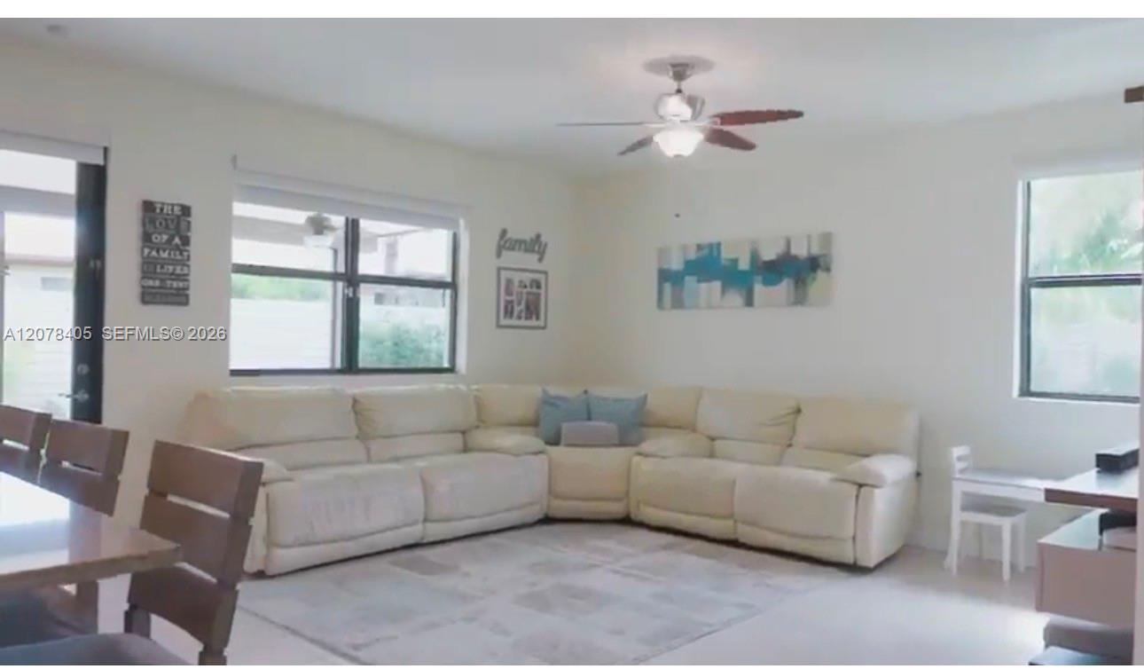 221 SE 35th Ave, Homestead FL 33033 photo 4