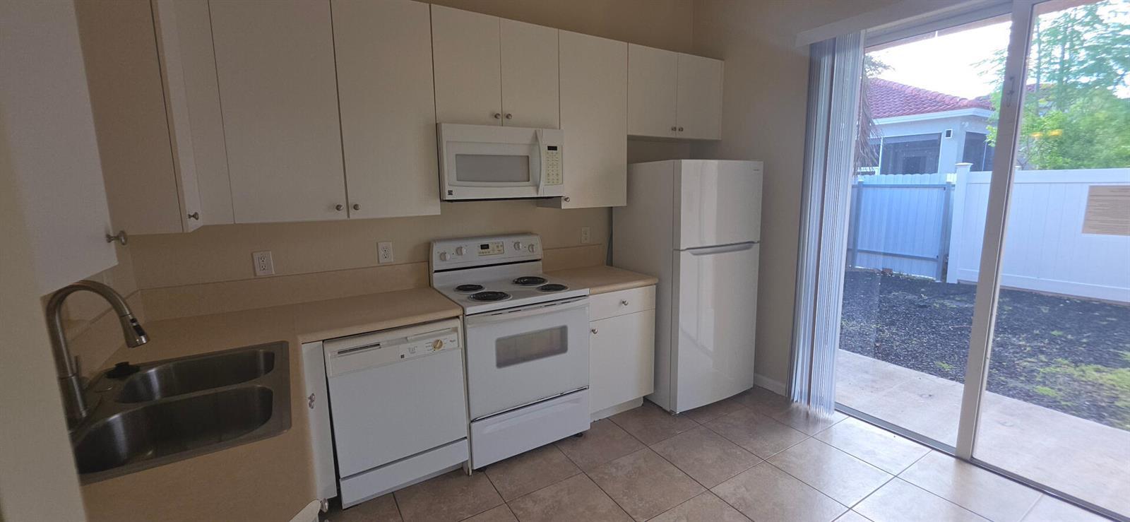 2110 NE 37TH Road, Homestead FL 33033 photo 2