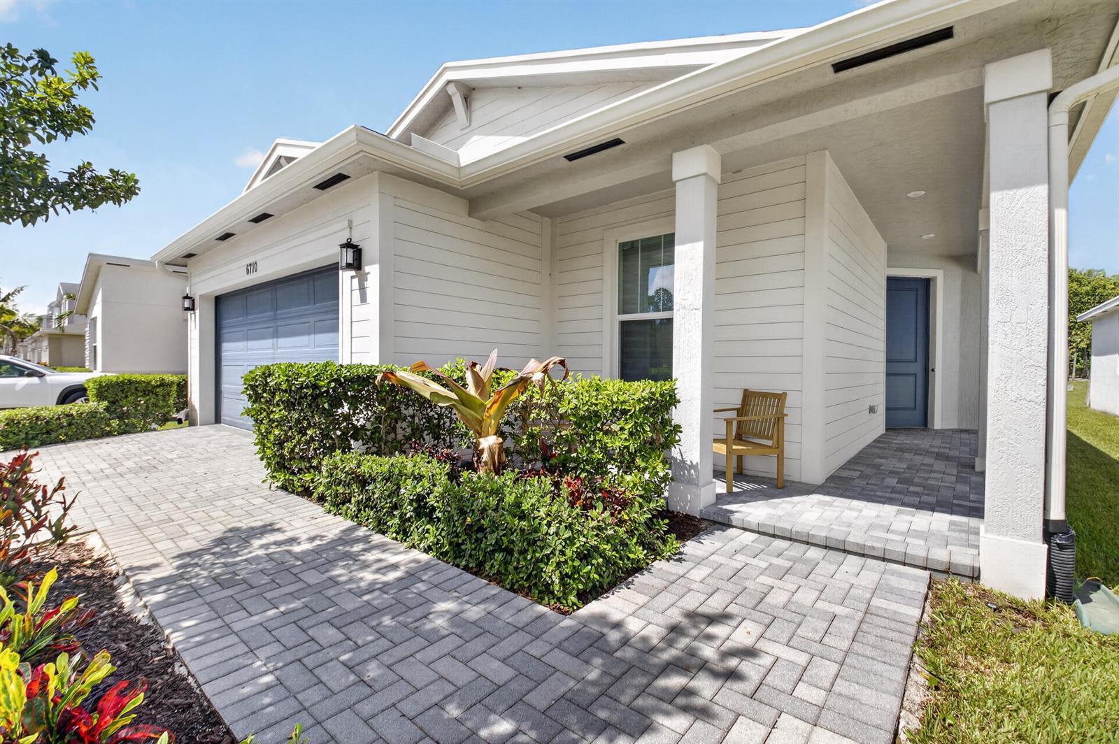 6710 POINTE OF WOODS Drive, West Palm Beach FL 33413 photo 2