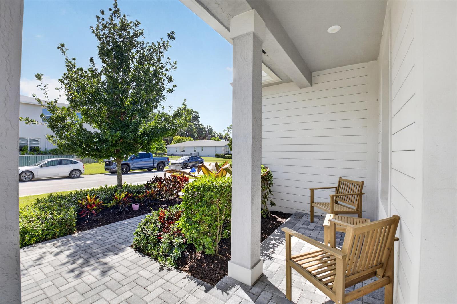 6710 POINTE OF WOODS Drive, West Palm Beach FL 33413 photo 3