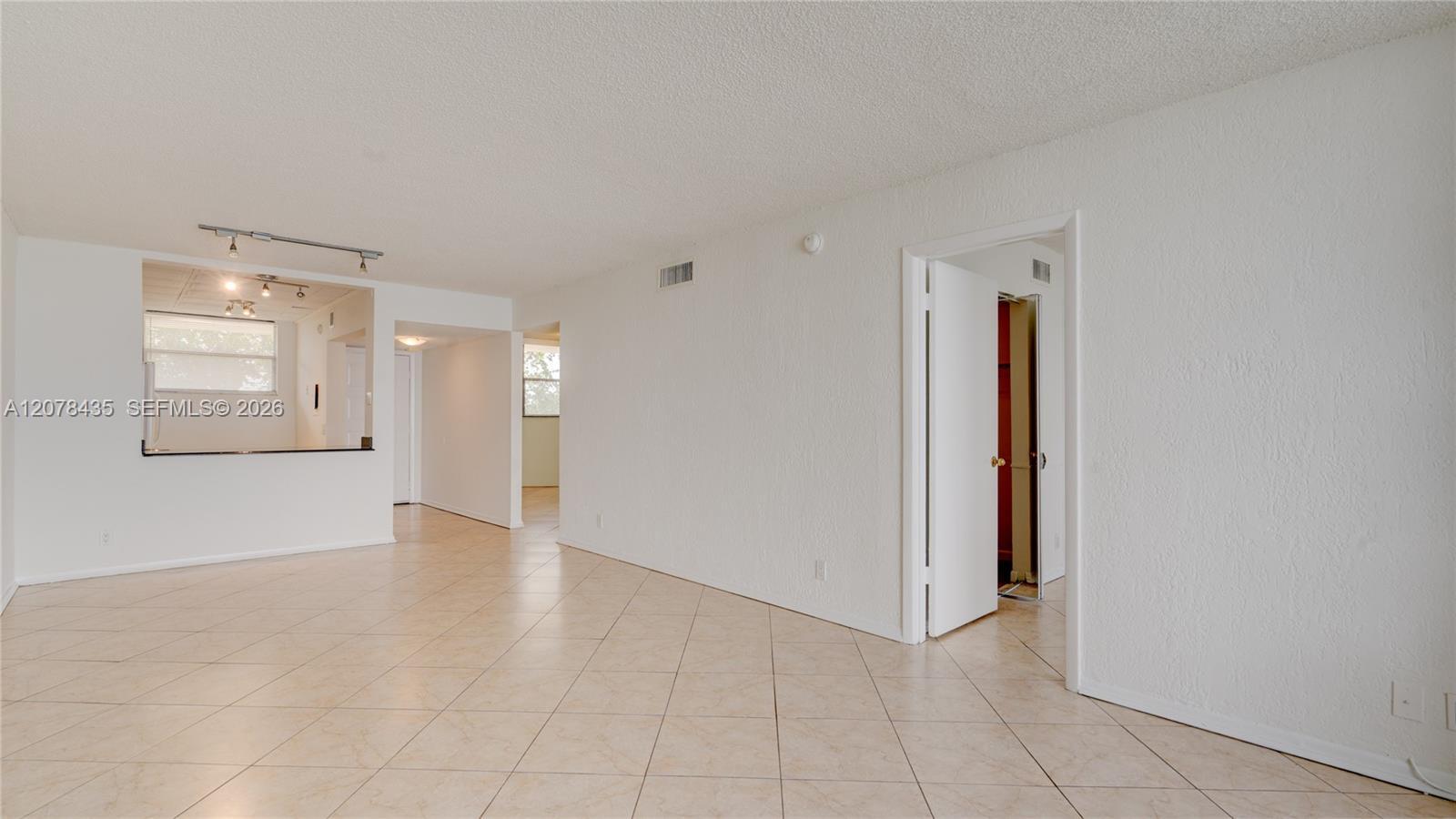 114 Lake Emerald Dr # 409, Oakland Park FL 33309 photo 4
