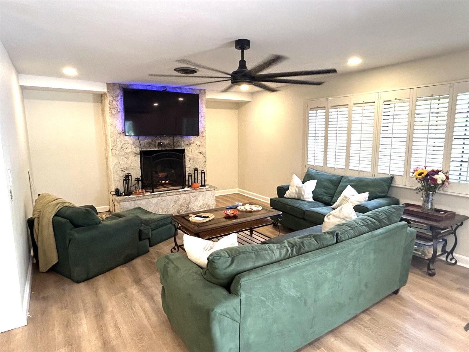 560 S LAKE DASHA Drive, Plantation FL 33324 photo 5