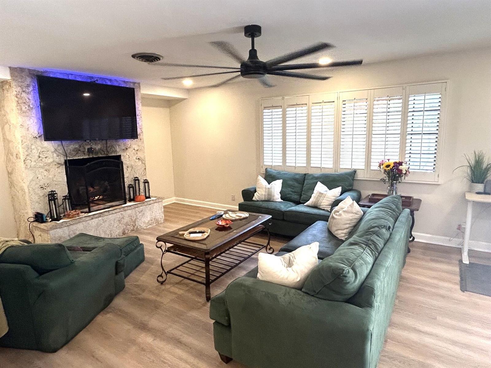 560 S LAKE DASHA Drive, Plantation FL 33324 photo 4