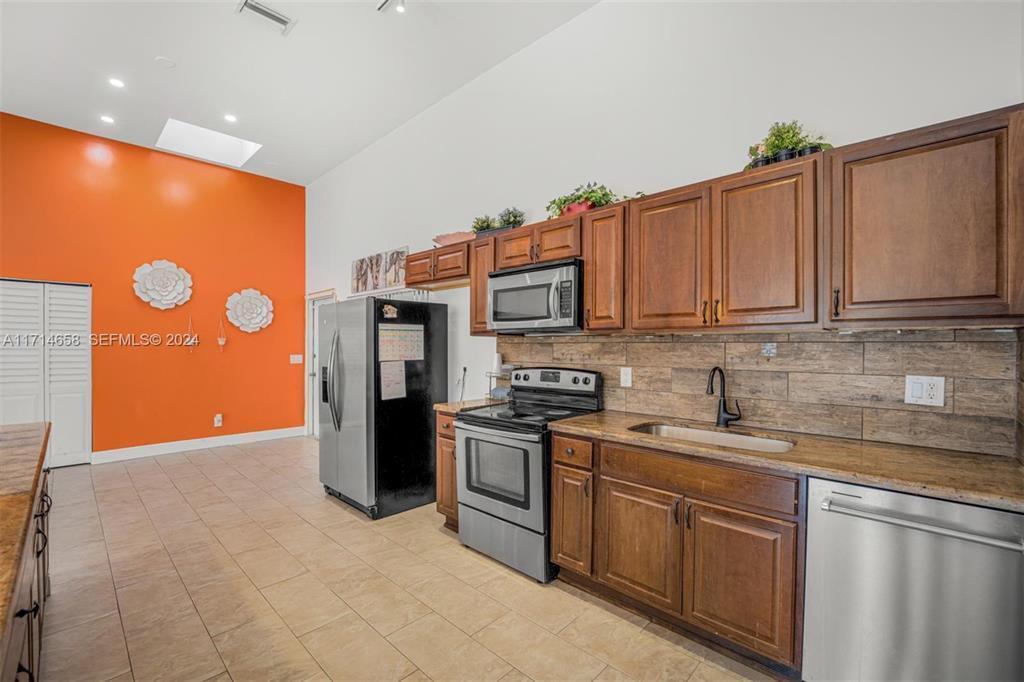401 Leslie Drive, Hallandale Beach FL 33009 photo 3