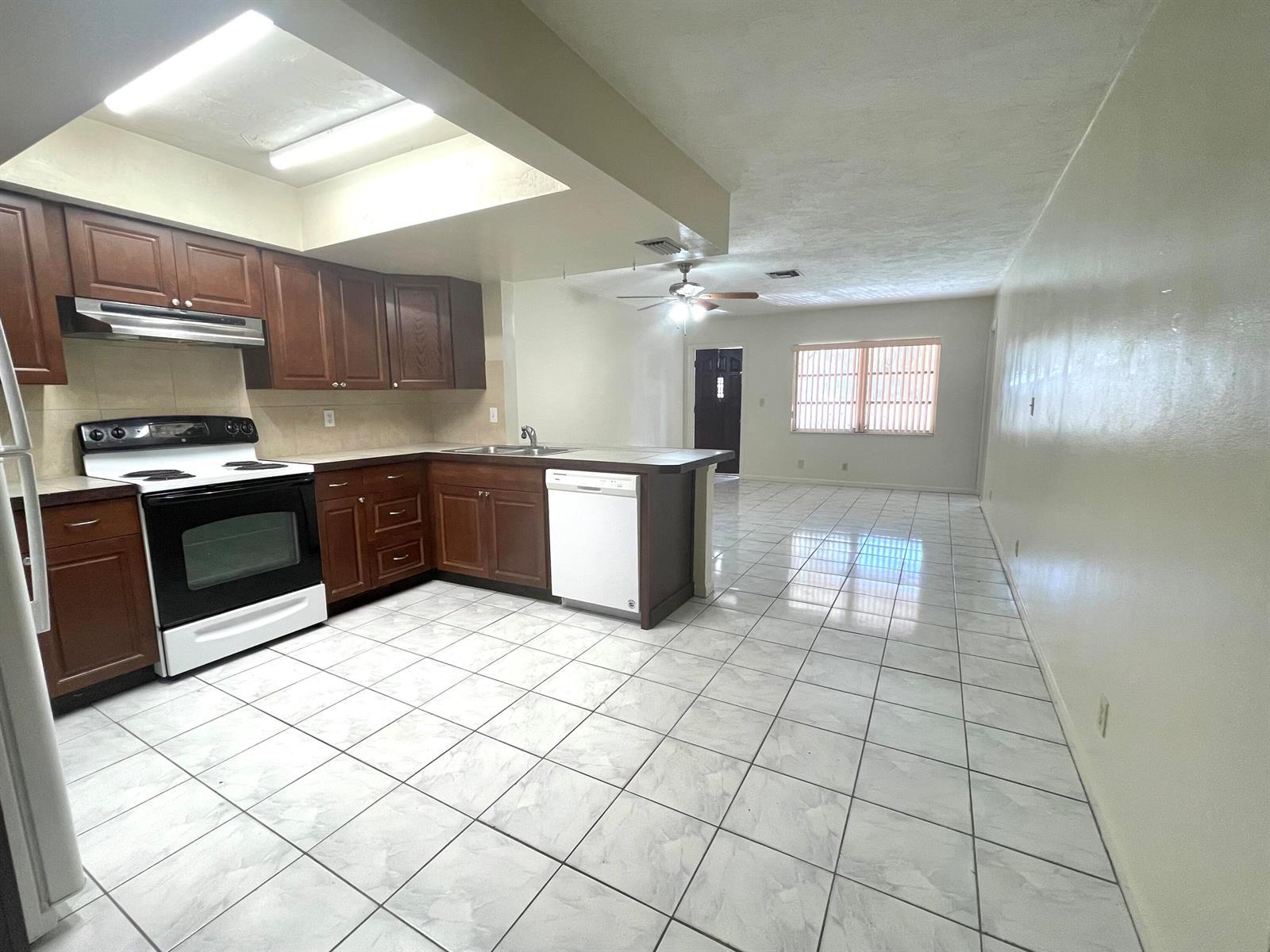 7112 NW 78TH Avenue, Tamarac FL 33321 photo 4