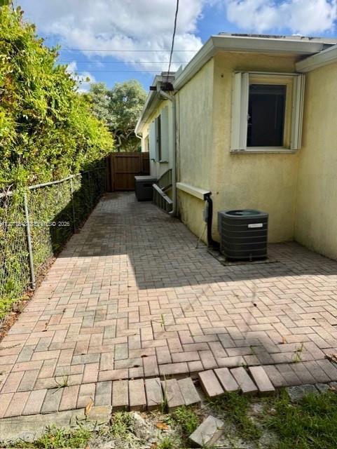 270 NE 169th St, North Miami Beach FL 33162 photo 5
