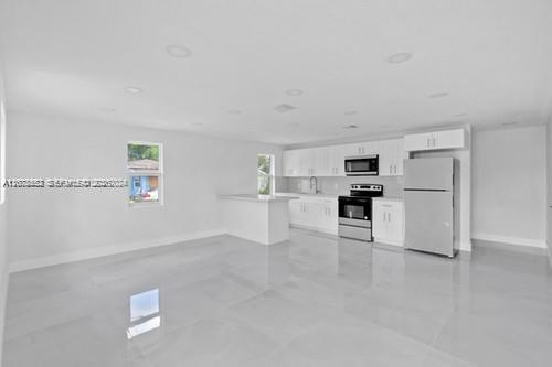 655 SW 5th St, Homestead FL 33030 photo 2