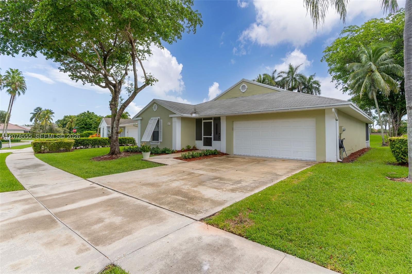 527 SE 27th Dr, Homestead FL 33033 photo 2