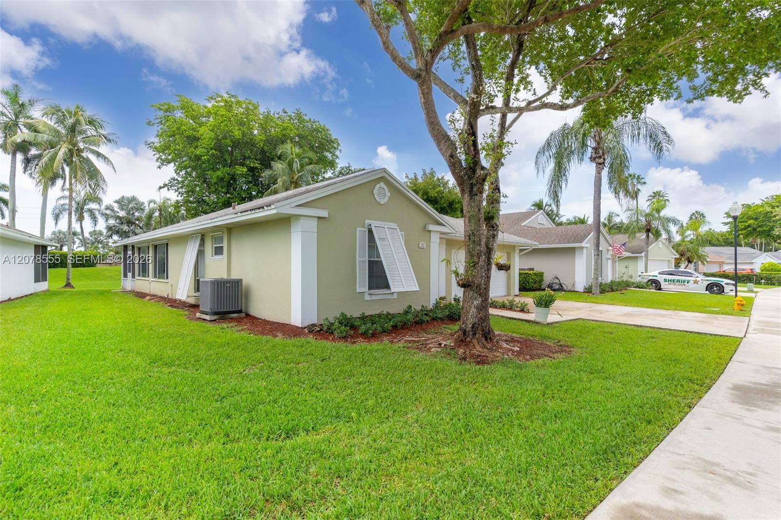527 SE 27th Dr, Homestead FL 33033 photo 3