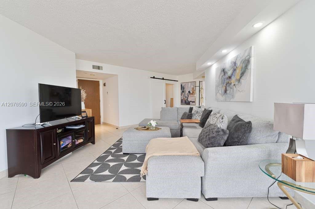 1000 W Island Blvd # 1010, Aventura FL 33160 photo 4