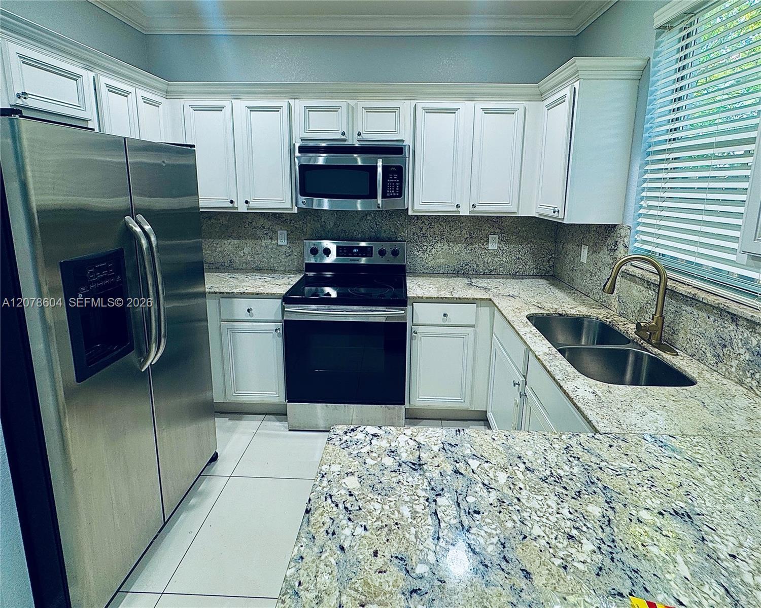 1035 NE 207th Ter, Miami FL 33179 photo 2