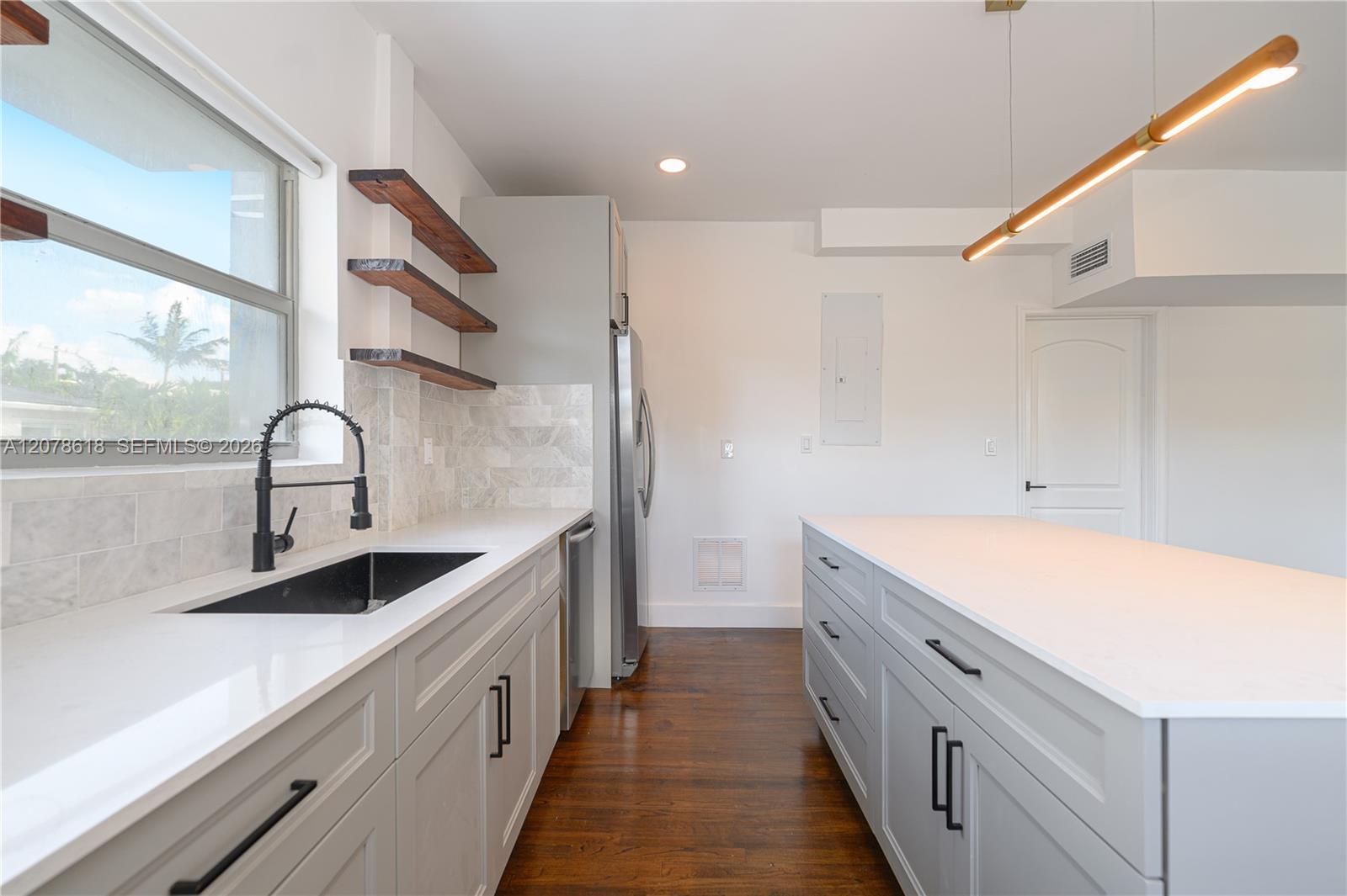 557 Meridian Ave # B, Miami Beach FL 33139 photo 3