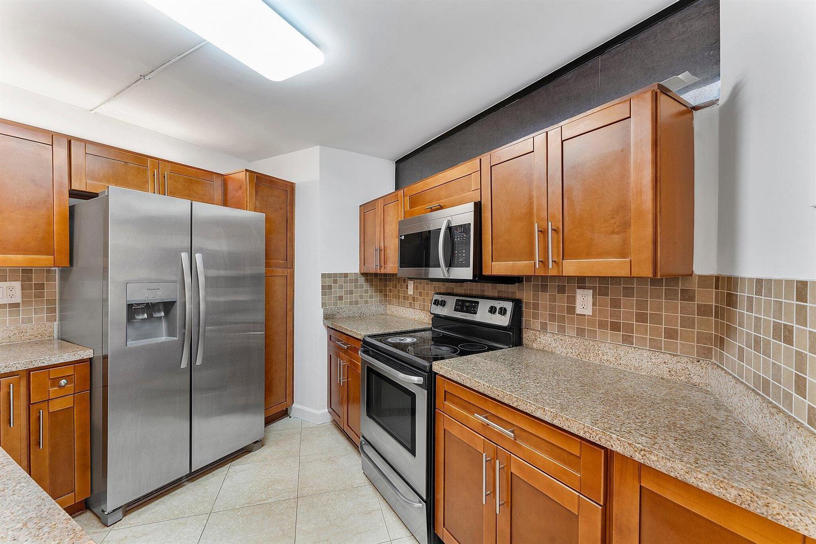 8195 SEVERN Drive # A, Boca Raton FL 33433 photo 3
