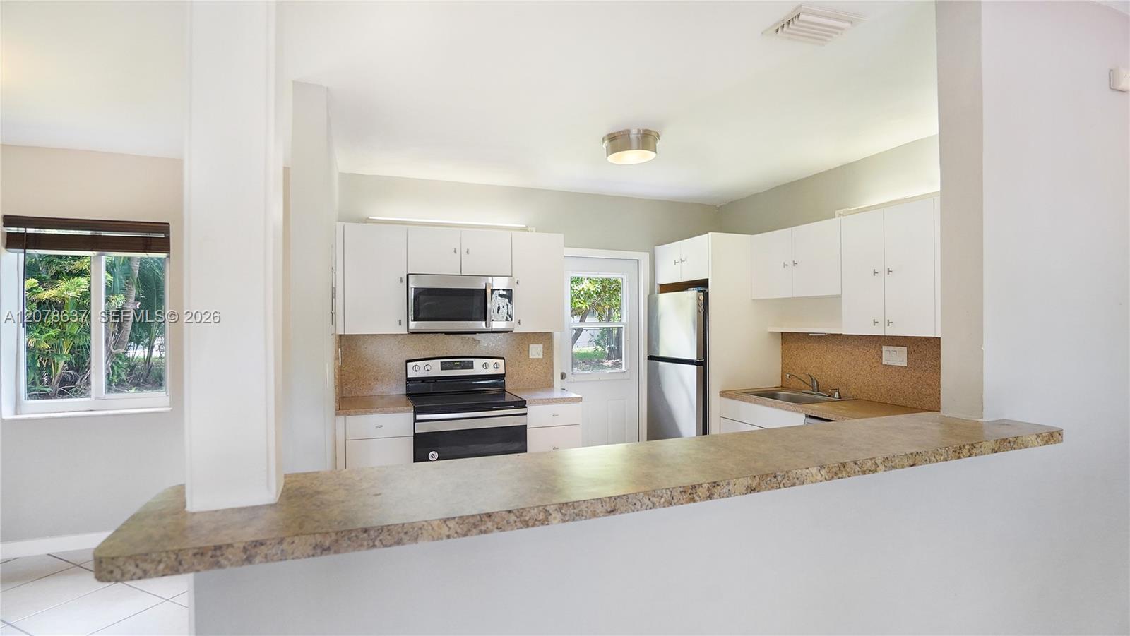 903 NE 2nd St, Hallandale Beach FL 33009 photo 5