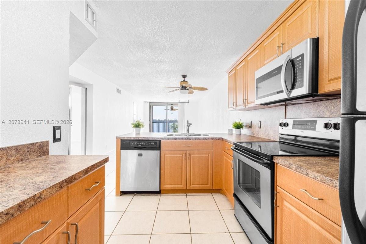 110 Lake Emerald Dr # 403, Oakland Park FL 33309 photo 5
