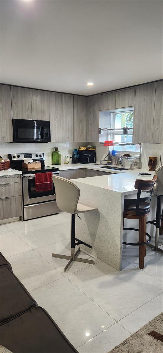 150 NW 17th Ct, Miami FL 33125 photo 4