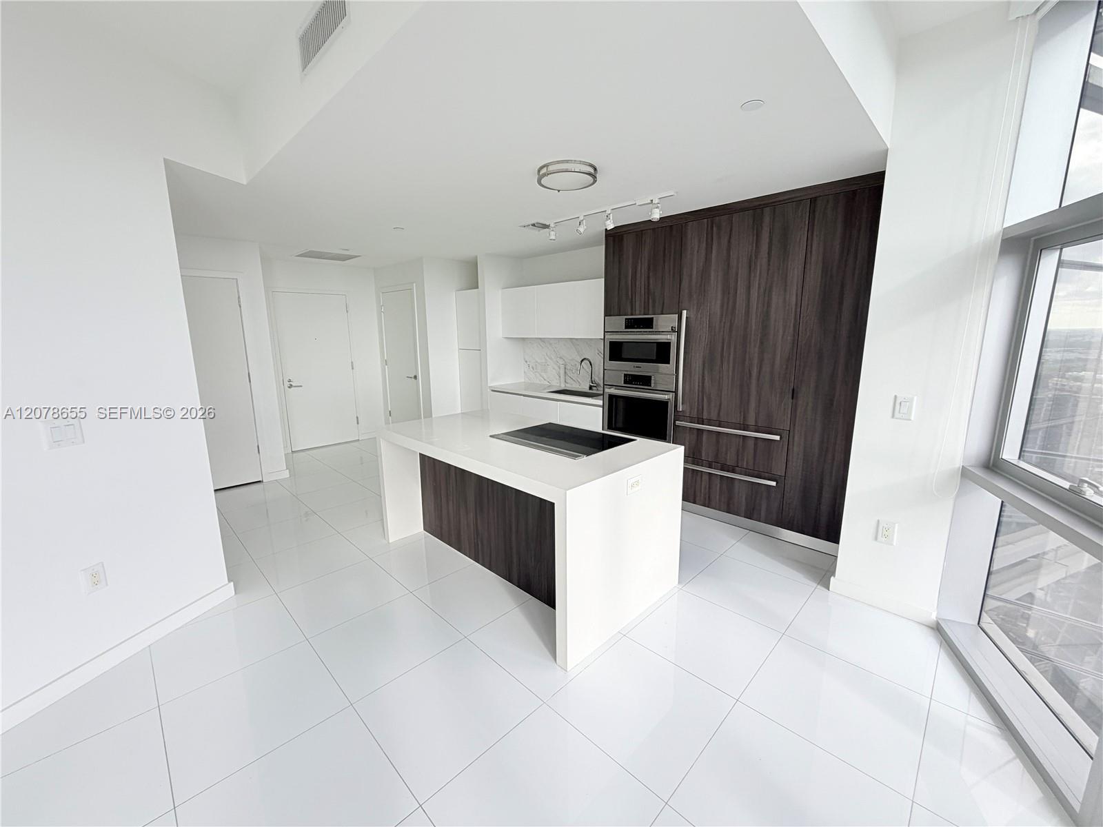 851 NE 1st Ave # 3202, Miami FL 33132 photo 4