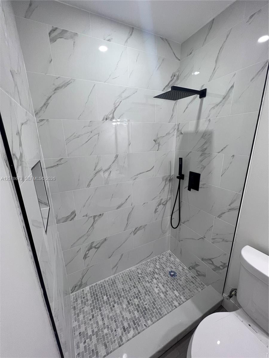 16147 SW 66th Ter, Miami FL 33193 photo 2