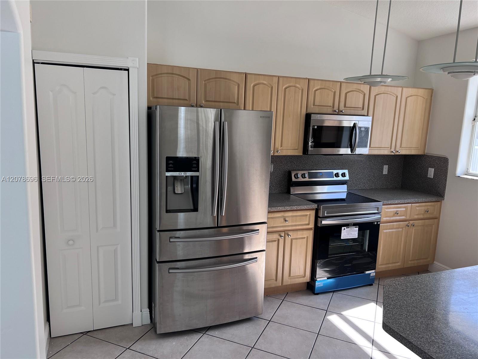 16147 SW 66th Ter, Miami FL 33193 photo 2