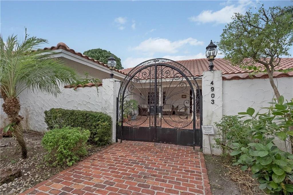 4903 WOODLANDS Boulevard, Tamarac FL 33319 photo 2