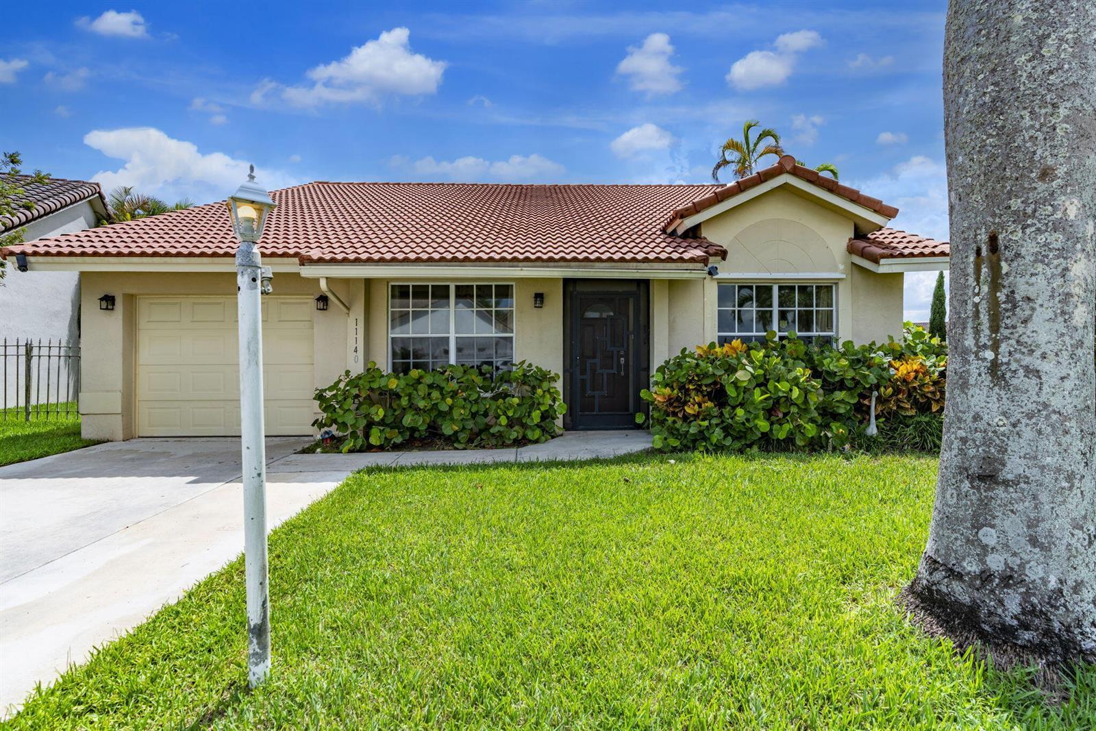 11140 LAKEAIRE Circle, Boca Raton FL 33498 photo 2