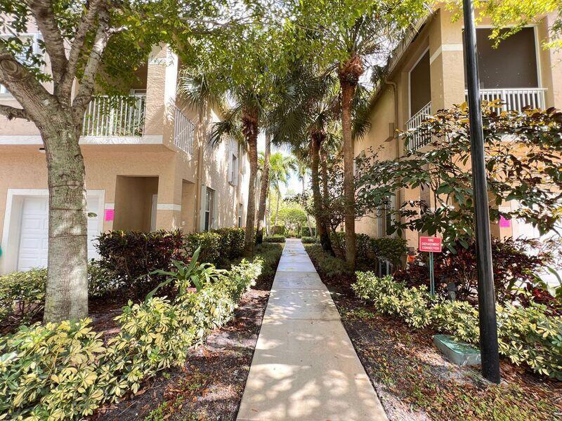 117 Lighthouse Circle # J, Tequesta FL 33469