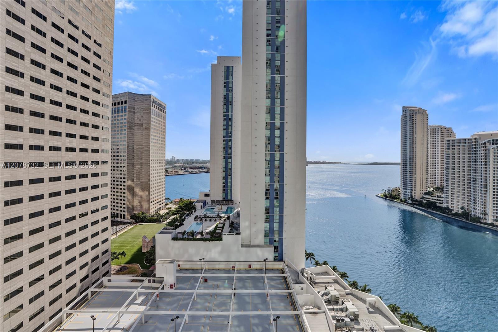 300 S Biscayne Blvd # 1816, Miami FL 33131 photo 2