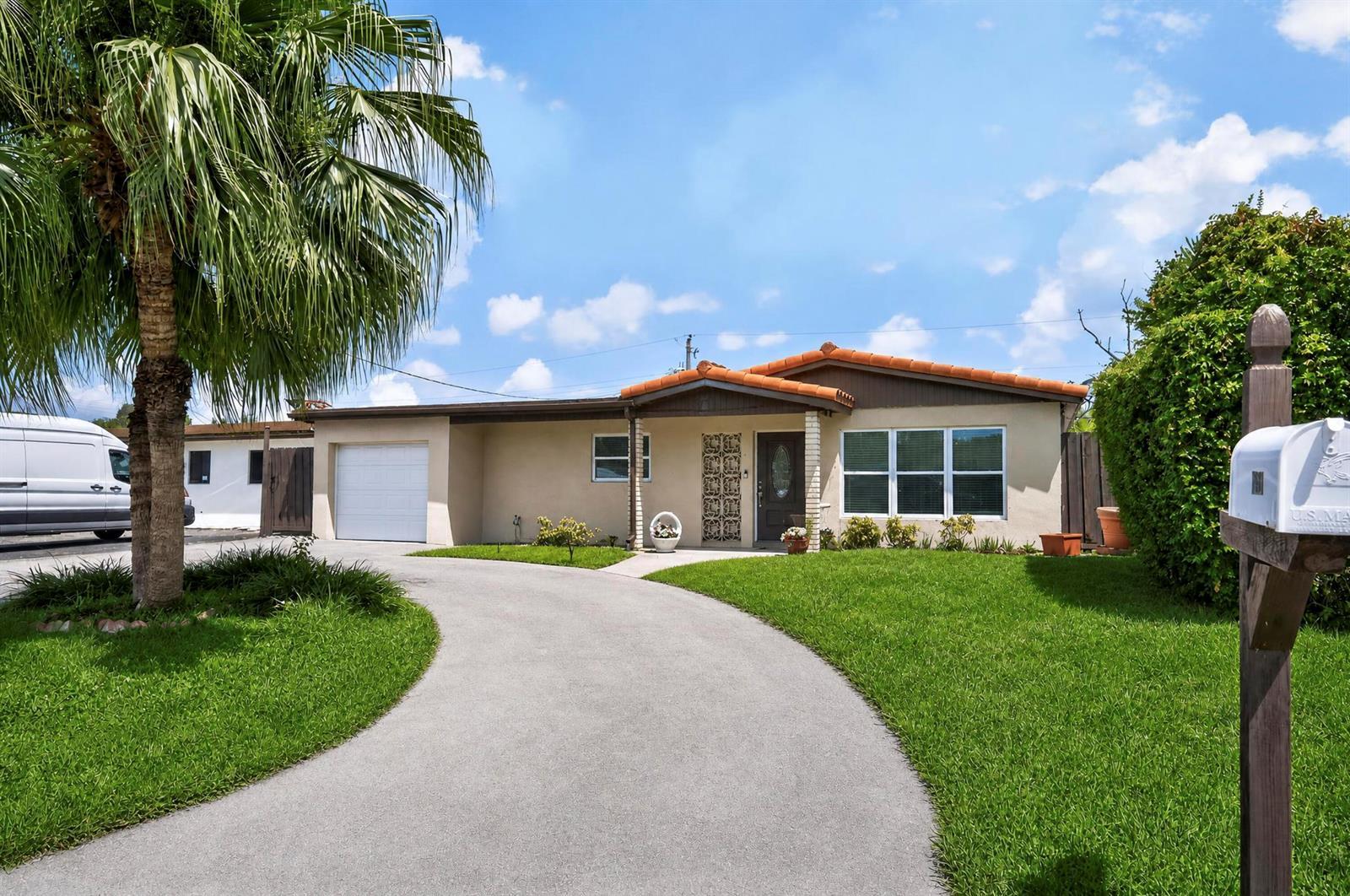 7961 N NORMANDY Street, Miramar FL 33023 photo 2
