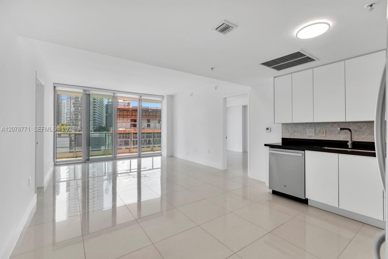 92 SW 3rd St # 1403, Miami FL 33130 photo 4