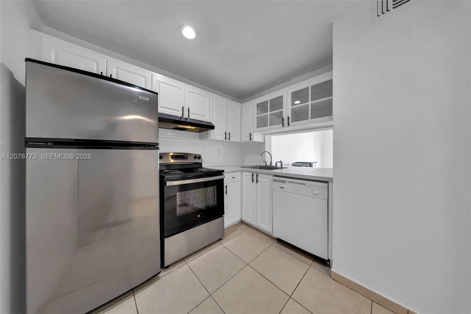 9360 Fontainebleau Blvd # 208, Miami FL 33172 photo 2