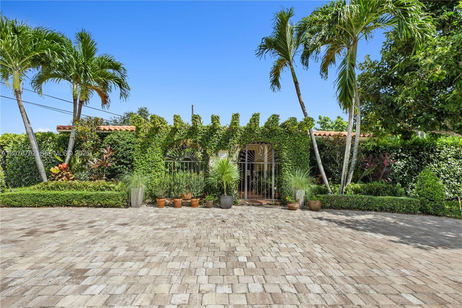 6811 SW 48th Ter, Miami FL 33155 photo 3