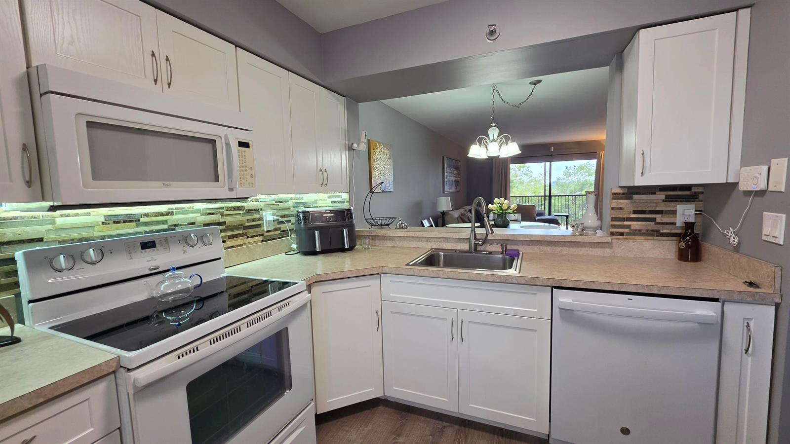 2206 S CYPRESS BEND Drive # 504, Pompano Beach FL 33069 photo 4
