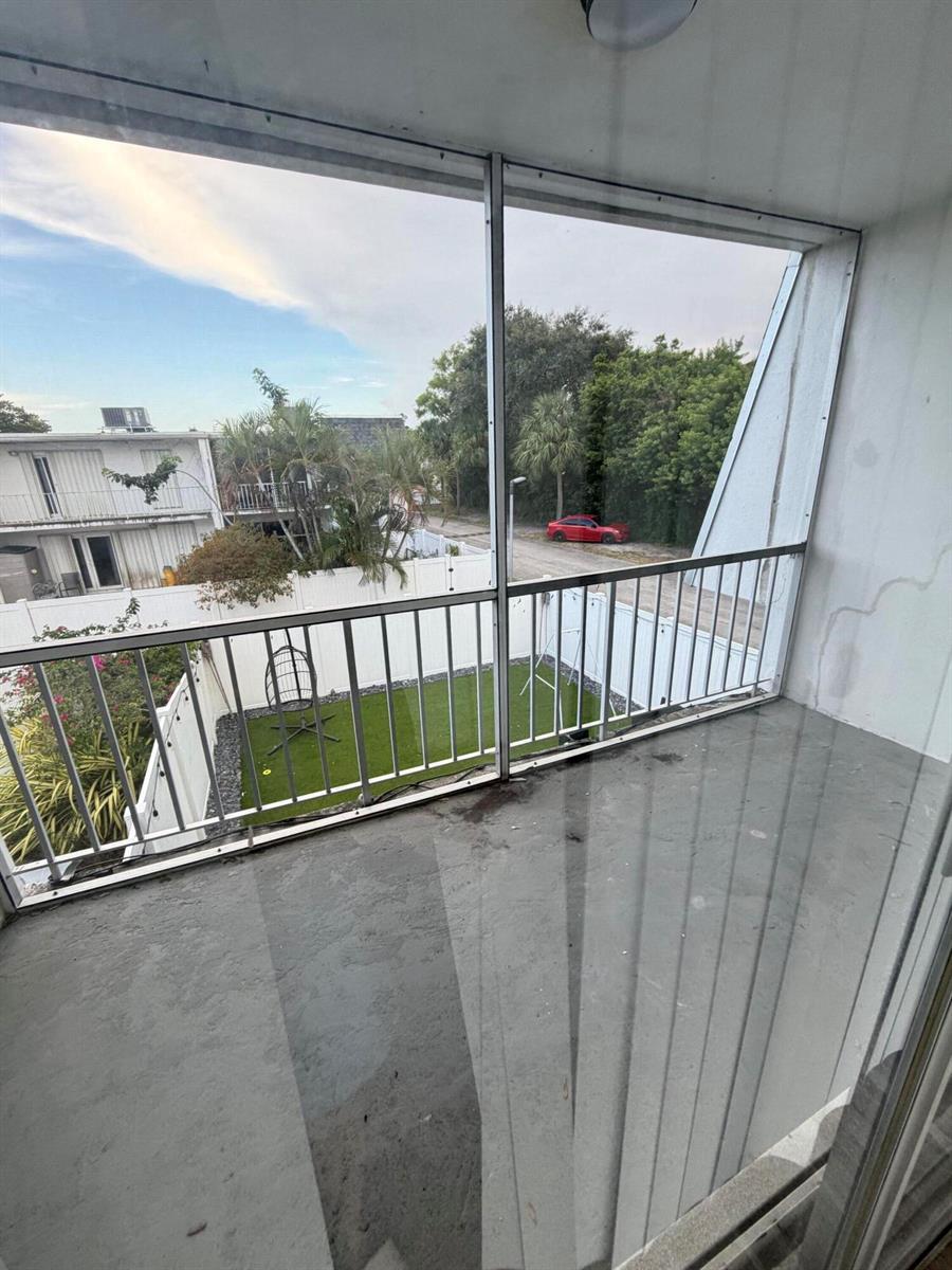 3904 SW 67th Way, Davie FL 33314 photo 2
