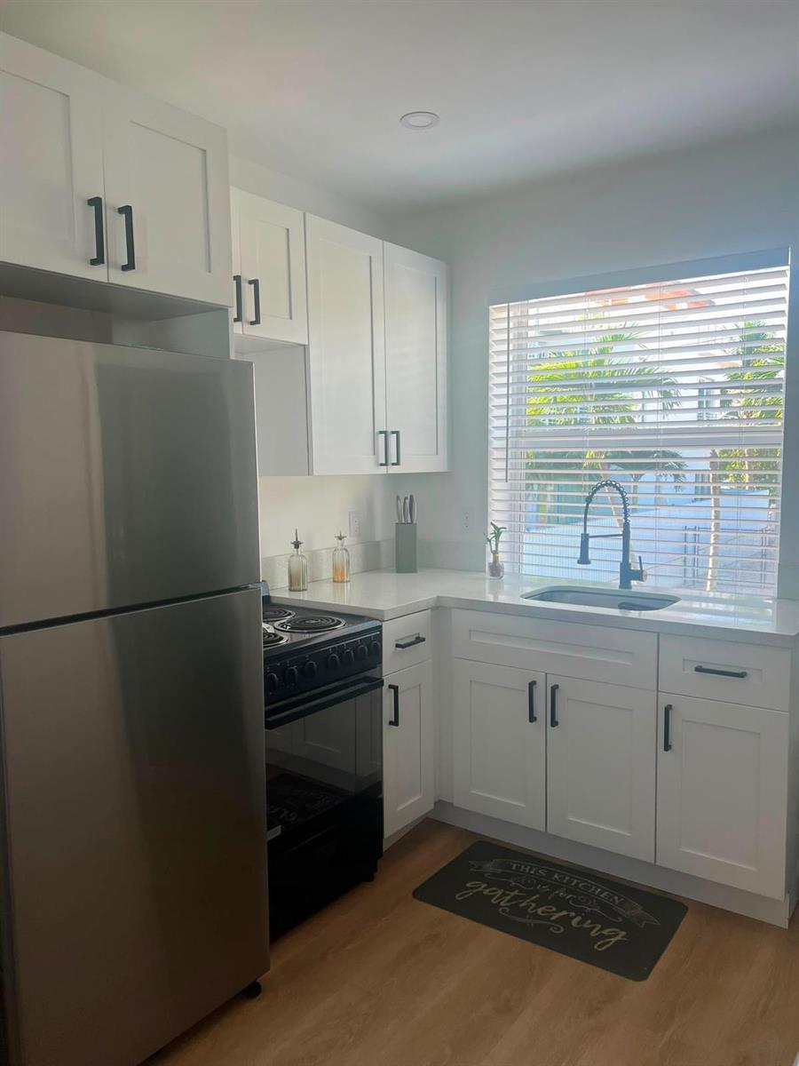 817 TYLER Street # 11, Hollywood FL 33019 photo 3
