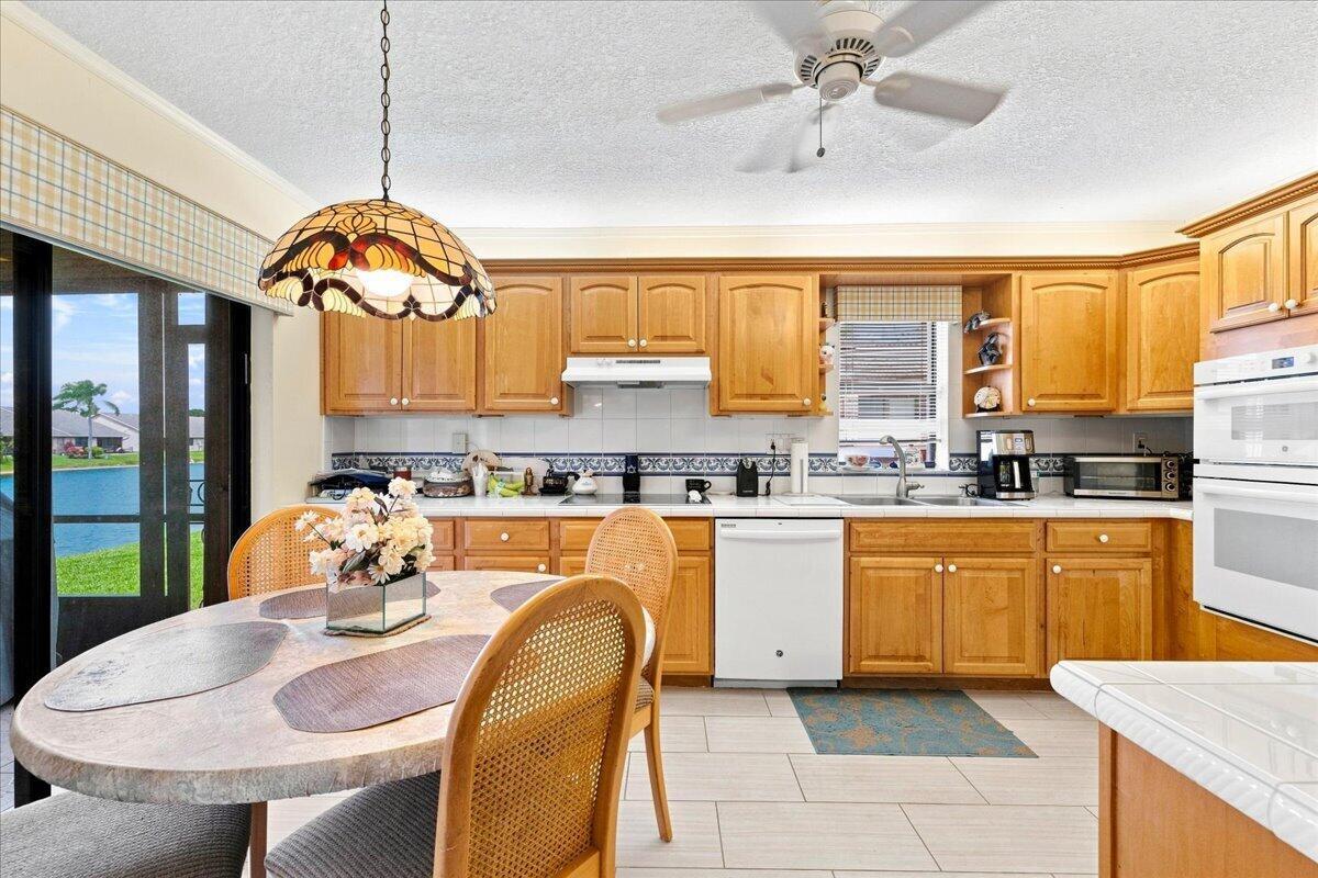 9843 NW 75TH Court NW, Tamarac FL 33321 photo 4