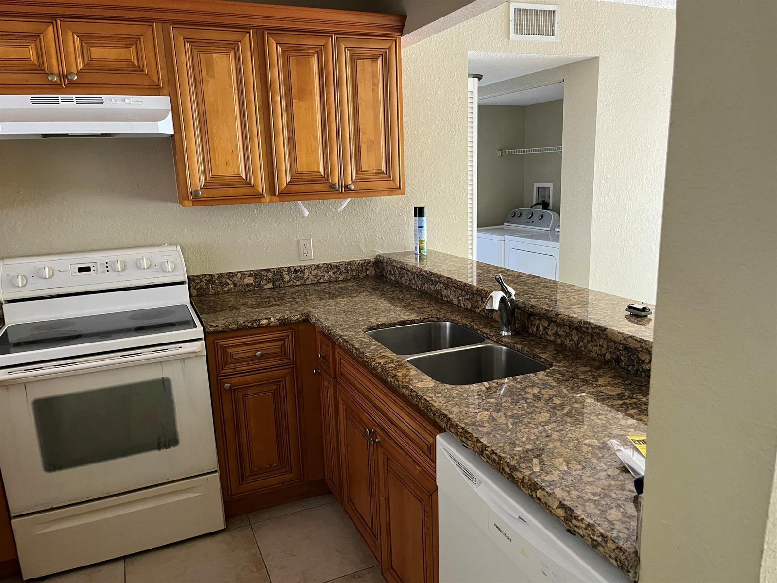 1600 BALFOUR POINT Drive # F, West Palm Beach FL 33411 photo 2
