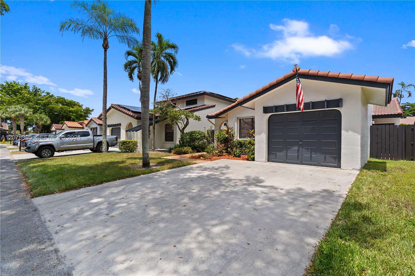 6633 NW 176th Ter, Hialeah FL 33015 photo 3