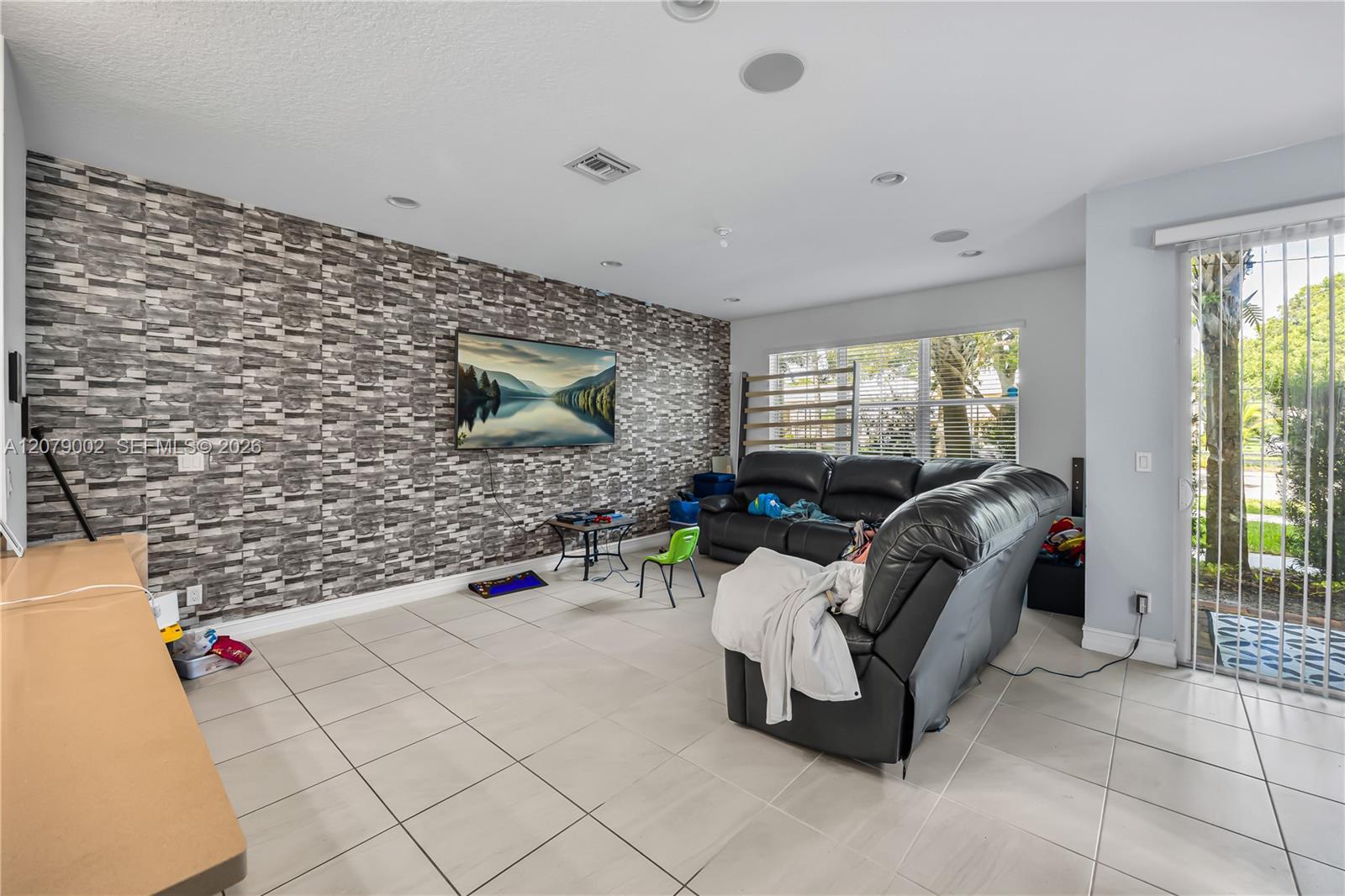 83 Palm Ln, Royal Palm Beach FL 33411 photo 2