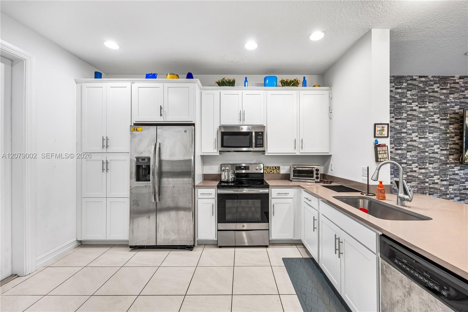 83 Palm Ln, Royal Palm Beach FL 33411 photo 3