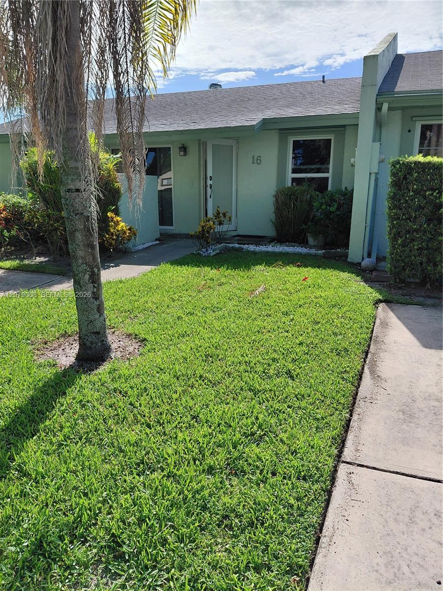 16 Camden Ln, Boynton Beach FL 33426