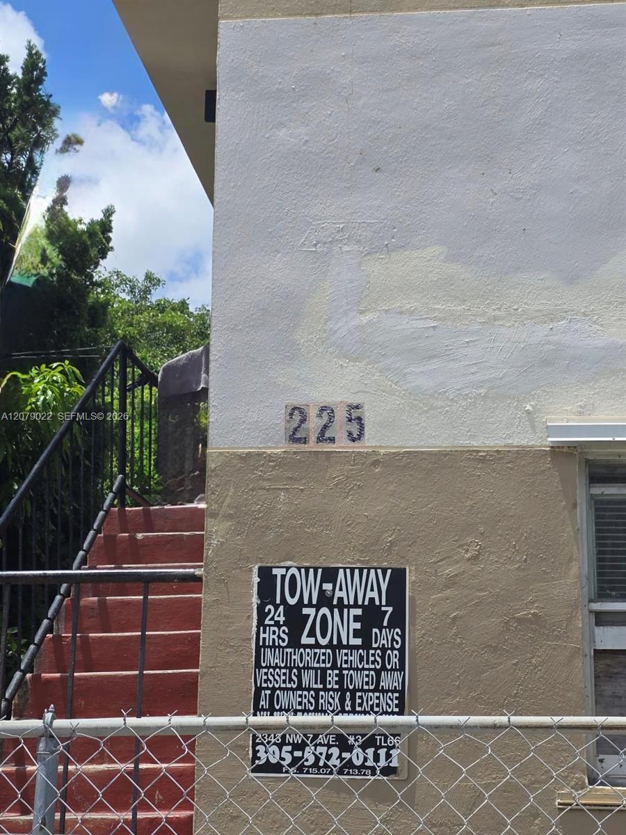 225 NW 17th St # 4, Miami FL 33136 photo 2