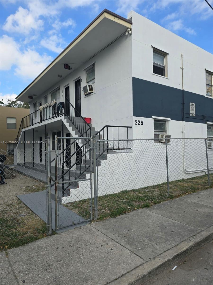 225 NW 17th St # 4, Miami FL 33136
