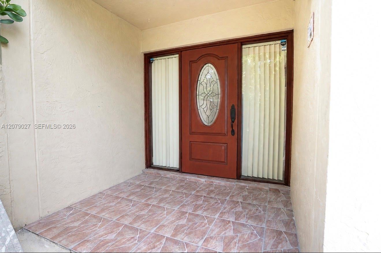 14295 Kendale Lakes Cir, Miami FL 33183 photo 2